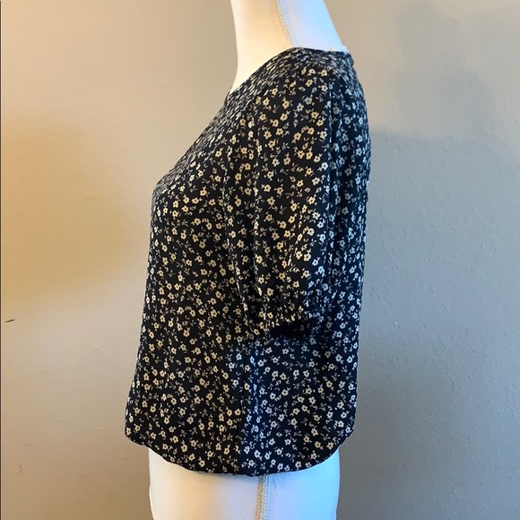 4/$30 EUC Floral Blouse - Picture 3 of 6